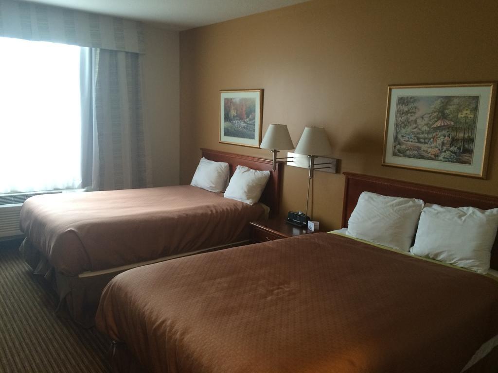 Foxwood Inn And Suites Fox Creek Room photo